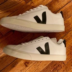 Veja Esplar Sneaker 6 Womens/4 Mens M WHITE BLACK